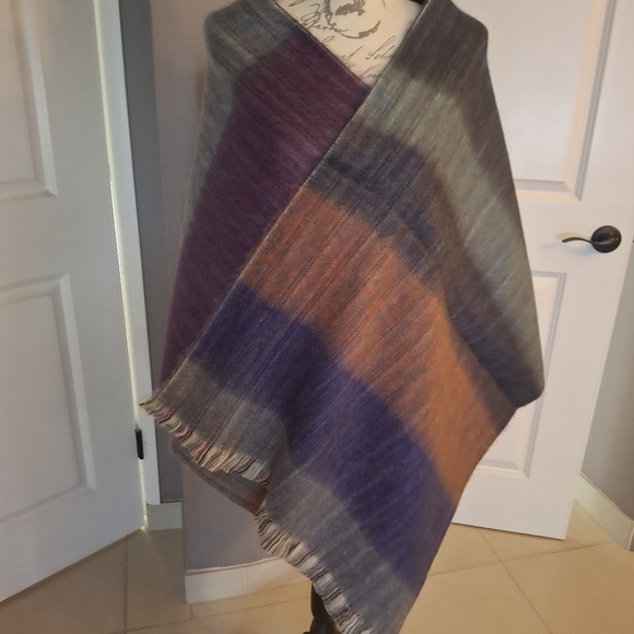 Artisanal Alpaca blend Shawl multicolor handmade in Ecuador,assortment of Colors - Picture 12 of 16